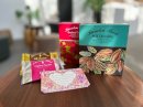 草津の人気お土産の限定チョコラスクとともにお手紙をお渡し 草津の人気お土産の限定チョコラスクとともにお手紙をお渡し