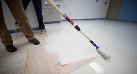 弾性床材の再生技術「Bonaレジリエントシステム」実践講座をビルクリーニングカレッジにて開催 弾性床材の再生技術「Bonaレジリエントシステム」実践講座をビルクリーニングカレッジにて開催