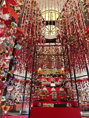約1万個がゆれる！名古屋マリオットのつるし雛