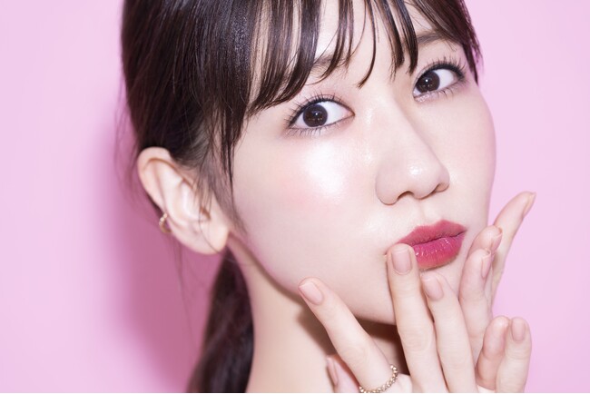 柏木由紀プロデュースコスメブランド「upink」から夜まで上向き、アイドル級カールマスカラが登場！「フェアリーカールマスカラ」2月14日（水）発売