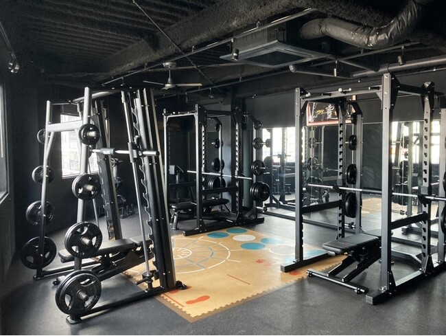 普通のジムでは満足できない。筋トレに特化した専門ジム「レッドゴリラジム都島店」が2月19日（月）に大阪市都島にオープン！