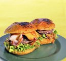 志布志市【志布志バーガー】“うしの中山”黒毛和牛・かごしま黒豚のミニバーガー食べ比べセット