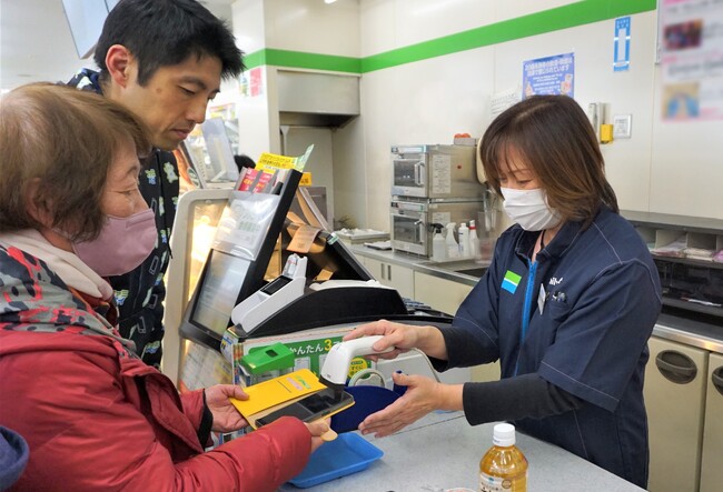 ”はじめてのキャッシュレス決済“で栄養バランスのとれたコンビニ食品を購入!