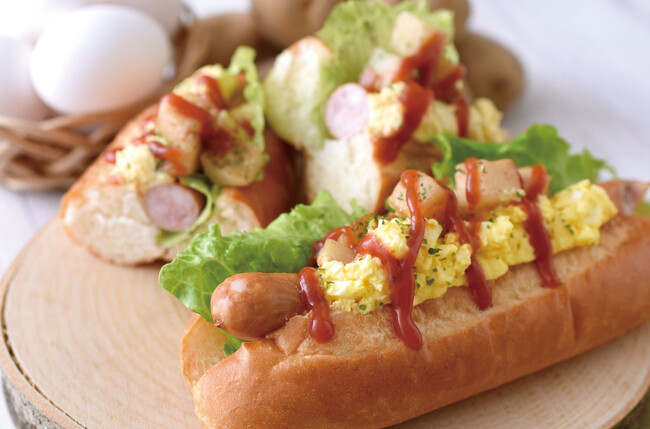 お食事にもおつまみにもおすすめ！『ホットドッグ ジャーマンポテト＆たまごサラダ』をフォレスティコーヒーにて２月１５日（木）から発売