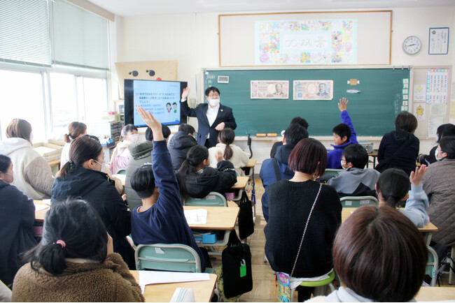 山梨市立後屋敷小学校においてマネースクール「キャッシュレスと新紙幣クイズ」を実施しました