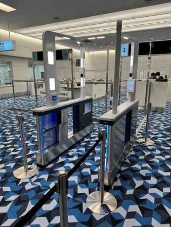 ウォークスルー型の顔認証改札機が財務省と出入国在留管理庁が実施する 羽田空港におけるスムーズな入国審査・税関申告を目指す実証実験に採用・運用開始