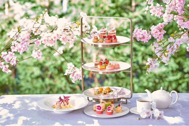 お花見気分を味わえる“いちご・桜・ピスタチオ”のスイーツコレクション販売「グラマシーアフタヌーンティー～桜ストロベリー～」
