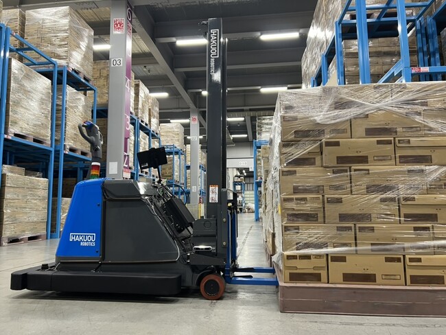 倉庫内 フォークリフト自動搬送の実用化、AutoForkパレット一括認識技術実証実験に成功