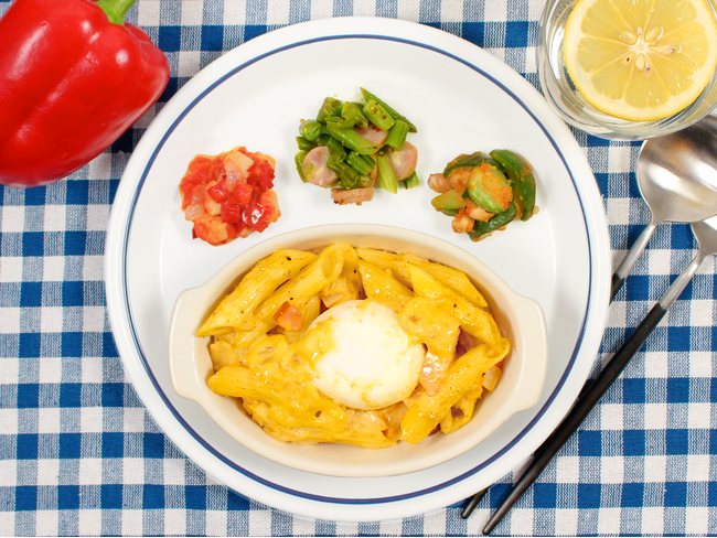 半熟卵をたっぷりからめて食べてほしい「とろーり卵とカルボナーラ明太子」がナッシュから新発売