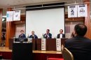 酒蔵トークセッションの様子。左から株式会社市野屋 執行役員 中津圭博氏、株式会社薄井商店 代表取締役 薄井朋介氏、北安醸造株式会社 代表取締役社長 伊藤敬一郎氏、特別出演 酒米農家 平出亨氏 酒蔵トークセッションの様子。左から株式会社市野屋 執行役員 中津圭博氏、株式会社薄井商店 代表取締役 薄井朋介氏、北安醸造株式会社 代表取締役社長 伊藤敬一郎氏、特別出演 酒米農家 平出亨氏