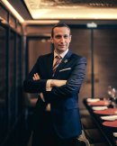 グザビエ・チュイザ氏(フランスM.O.F. 、2022年フランス最優秀ソムリエ、「Kura Master」審査委員長、酒サムライ、パリの5つ星ホテル「オテル ド クリヨン」のシェフソムリエ) グザビエ・チュイザ氏(フランスM.O.F. 、2022年フランス最優秀ソムリエ、「Kura Master」審査委員長、酒サムライ、パリの5つ星ホテル「オテル ド クリヨン」のシェフソムリエ)