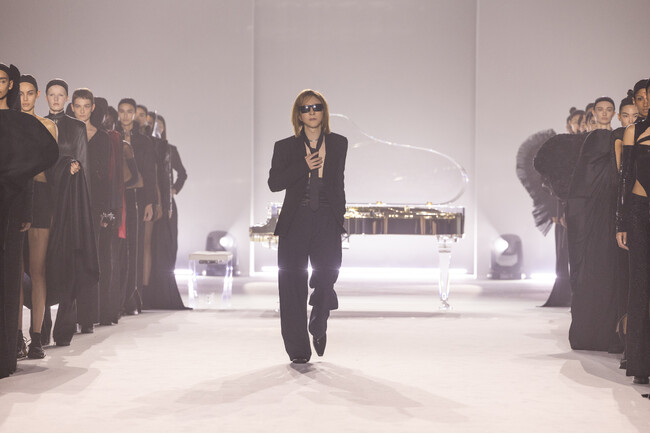 YOSHIKI手掛けるハイファッションブランド MAISON YOSHIKI PARIS　ミラノファッションウィークで観客を魅了