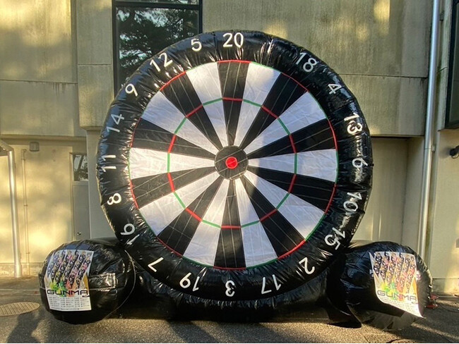 ザスパ群馬と共同実施のチャリティーオークション売上金でサッカーキックダーツボード一式を寄贈