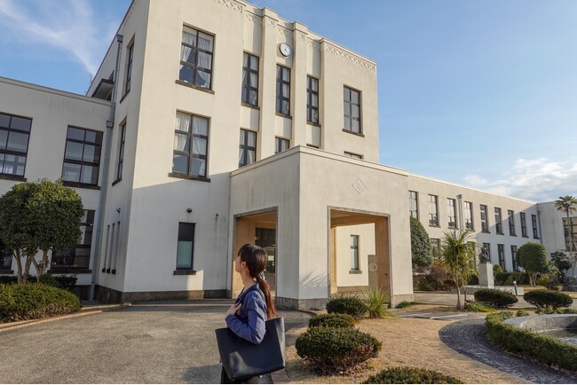 学校教育現場の女性管理職比率向上へ!ロールモデル・教育委員会の取組事例資料集を公開