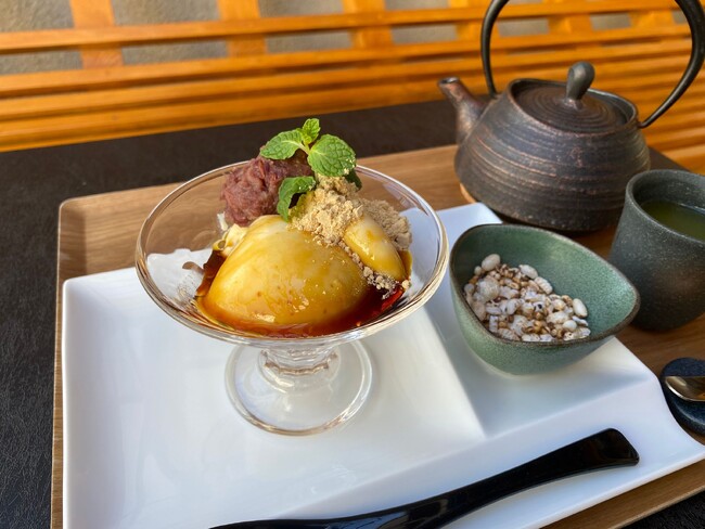 【大人気商品】お客様の声にお応えしてテイクアウトで販売中の「くず餅プリン」をBE:SIDE表参道店イートインにて提供開始