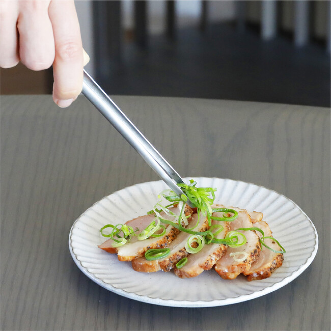 【新商品】この使い心地...まるでお箸!?お箸みたいに食材を掴みやすいトングが新登場!