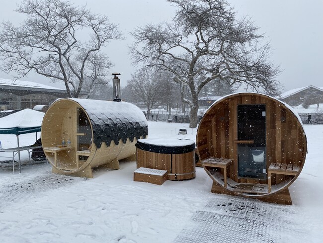 【kokolo sauna軽井沢サウナイベントに出展！】大自然の中で、心の底まで暖まる強力薪ストーブサウナ、電気ストーブバレルサウナ、キンキンに冷えるチラー付き水風呂を引っ提げて登場！