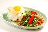 春の訪れをタイ料理で感じる！本格タイ料理「クルン・サイアム」、「タイ料理研究所」にて、菜の花料理や桜ハイボールなど春限定メニューを3/1より販売！