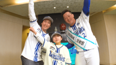ハイセンス宣伝部長の牧 秀悟選手が念願の初ドッキリを敢行！キャンペーンで選ばれた小学生にスイングを直々指導