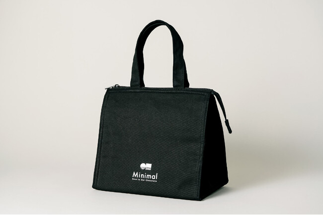Minimalより、春のピクニックやアウトドアにも使いやすい、シンプルなデザインで容量たっぷりのオリジナル保冷バッグが登場。