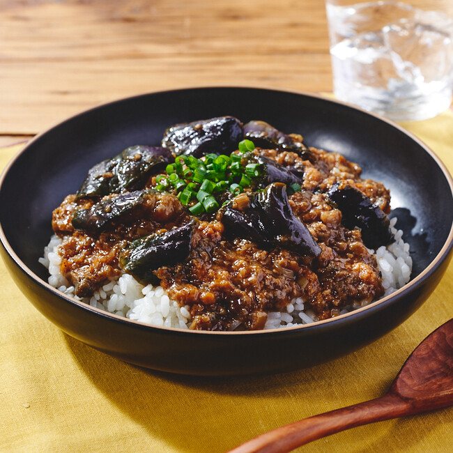 【Oisix】温めるだけで丼が完成　プラントベースミートを手軽に　新メニュー拡充　お肉なしとは思えないおいしさで平日ランチニーズにも対応