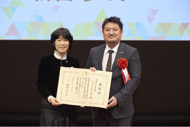 全国で1,100台以上展開する移動スーパーとくし丸　消費者庁が主催『消費者志向経営優良事例 消費者庁長官表彰』を受賞