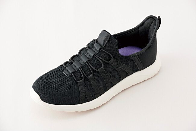 PB「CLOSSHI」から、暮らしをもっと楽にする「ラクっと！お手軽　軽量スニーカー」が新登場！