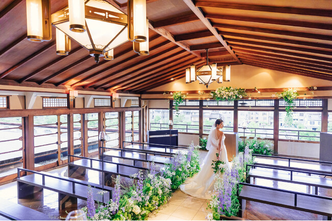 【鮒鶴京都鴨川リゾート】リニューアルを記念して、上質なインポートドレスの試着体験ができるブライダルフェアを3月20日に開催