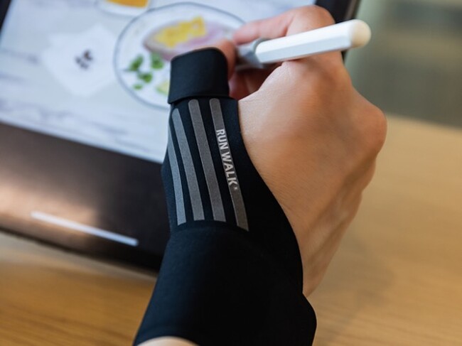 漫画家が開発した「RUNWALK ソフトテーピング手首サポーター」がMakuakeにて3月15日販売開始