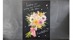 カラフルな“手描きの花束”で卒園・卒業をお祝い！一流チョークアーティストが手がけるアートボードが「イオン三好ショッピングセンター」のフォトステーションに登場