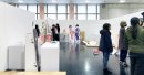 「K展(社会連携展)」の夢館との成果展示物の準備をしている学生の様子 「K展(社会連携展)」の夢館との成果展示物の準備をしている学生の様子