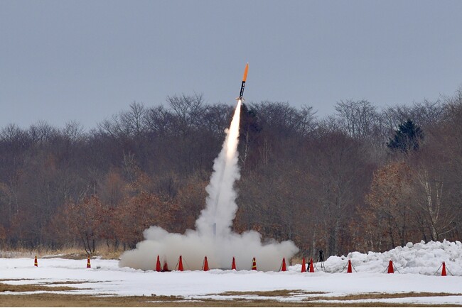 北海道スペースポートで小型ロケットの弾道飛行試験に成功｜ロケット量産化技術の獲得へ、革新的固体燃料LTPの飛行を実証