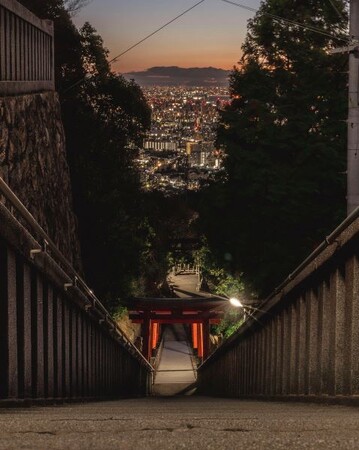 応募総数4,241点から選ばれた最優秀賞は神戸の自然と都市の灯りの調和を写した“高取神社からの朝焼け”に決定！