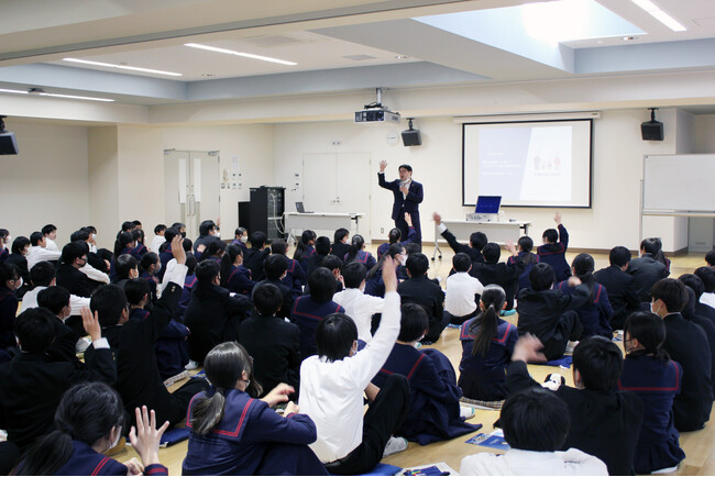 笛吹市立石和中学校においてマネースクール「銀行の仕事って何?!」を実施しました