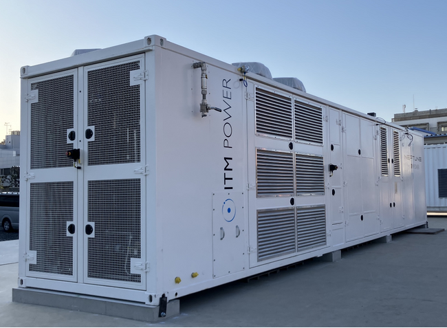 国内初、水素製造実証実験に向けた海外製メガワット級PEM型水電解装置の設置
