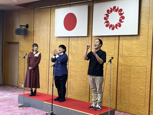 埼玉県「知事公館deお花見を！withかっぽフェスタ2024」イベントによしもと手話芸人が出演！大野県知事も参加、手話×お笑いステージをお届け！【3月23日（土）イベントレポート】