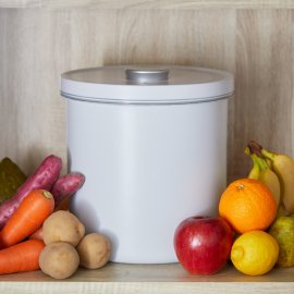 食材のおいしさをキープする真空保存容器です。 食材のおいしさをキープする真空保存容器です。