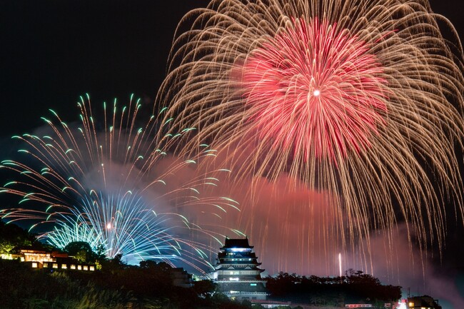 【熱海海上花火大会】4月は13日（土）特等席確約の送迎付きプランの販売中。次回は「史上初」GW中5月2日（木）の開催！