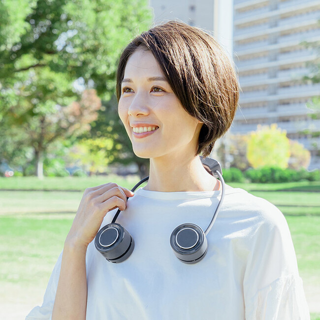 ファンと冷却プレートで首元ひんやり！2024年夏の新作「ペルチェ冷却機能コンパクトネックファン」がLife on Productsから新発売。