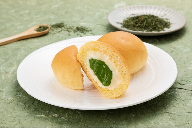 ファミリーマート限定「冷やして食べる とろけるくりーむパン 出雲抹茶」昨年好評のフレーバーがさらにおいしくリニューアル2024年4月2日（火）発売