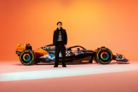 日本人アーティストによって制作された、伝統ある書体がモチーフのマシンカラーリングを初公開