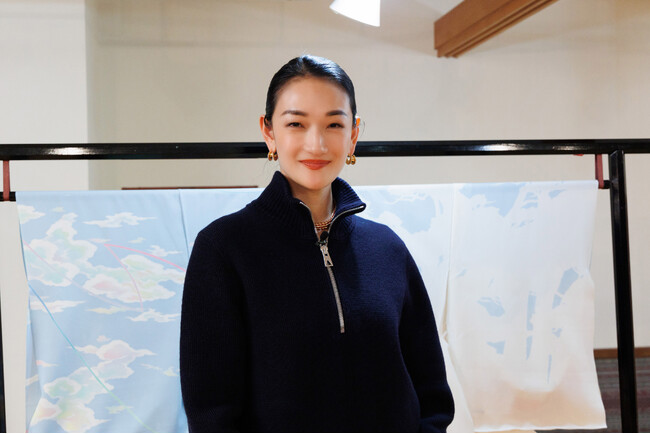 冨永愛が新番組「伝統to未来」ロケで江戸小紋の着物に感動！