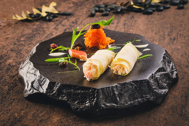 【NIPPONIA HOTEL 函館 港町】期間限定！北海道産「オオズワイガニ」を味わい尽くす特別ディナープランを販売開始