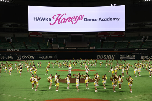 当社が運営する『ハニーズダンスアカデミー小倉駅前校』に在籍するスクール生が、福岡ソフトバンクホークス vs 北海道日本ハムファイターズ戦でパフォーマンスを披露！