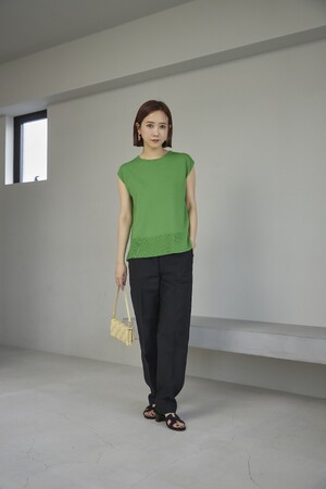 8つの機能が付いたPB「CLOSSHI PREMIUM」の「ラクっと！お手軽　ニット」から、インフルエンサーコラボ商品が新発売！