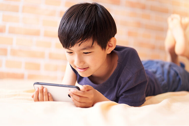 【調査結果】小中学生の7割がテレビ番組よりも「動画配信サービス」を視聴、6割が「動画を倍速にして見たことがある」