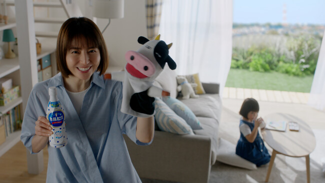 長澤まさみさん出演「カルピス」ブランド新TVCM 「ぎゅうにゅううう？」編4月15日放映開始