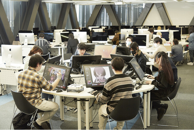 専門学校HALの実践的な実習環境に大画面・高解像度の「Wacom(R) Cintiq(R) Pro 27」を導入