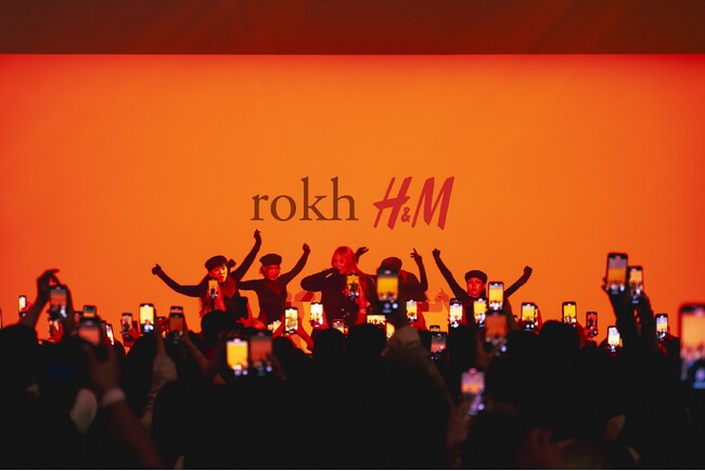 H&M、TWICEのミナやチェヨン、三吉彩花や笠松将らが来場した「rokh H&M」グローバルイベントを韓国ソウルで開催。