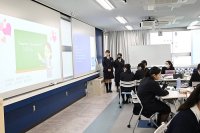 「昭和女子大学附属昭和中学校・高等学校」様が“生徒の経験値の幅を広げる”協働学習を推進！6グループが一斉に映像を活用できるCL教室づくりを東和エンジニアリングがサポート